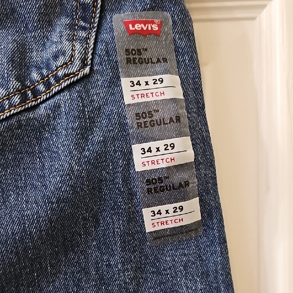 Levi's Relaxed Fit Blue Jeans BRAND NEW W TAGS. - Picture 4 of 6